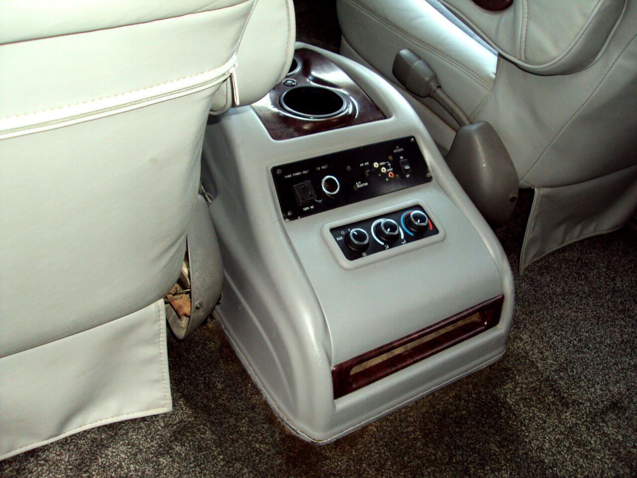 Used 2012 GMC Savana 1500 AWD image 18