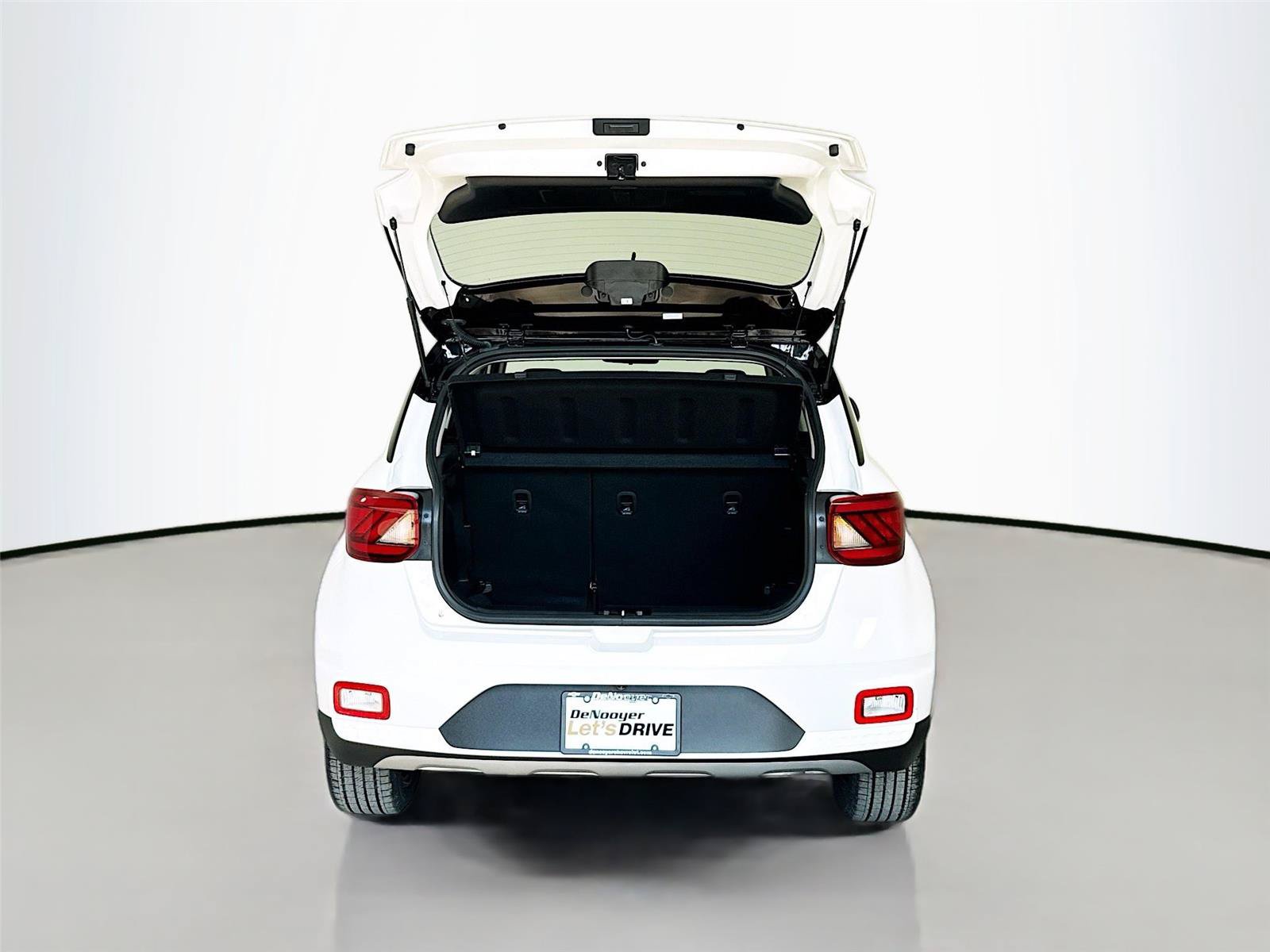 Used 2023 Hyundai Venue Limited w/ Cargo Package FWD image 26