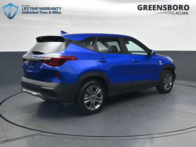 Used 2023 Kia Seltos LX AWD/4WD image 5