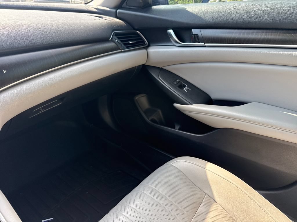 Used 2019 Honda Accord Touring image 17