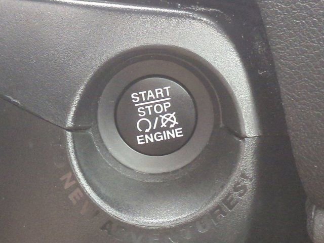 Used 2021 Jeep Renegade Latitude w/ Sun & Sound Group FWD image 28