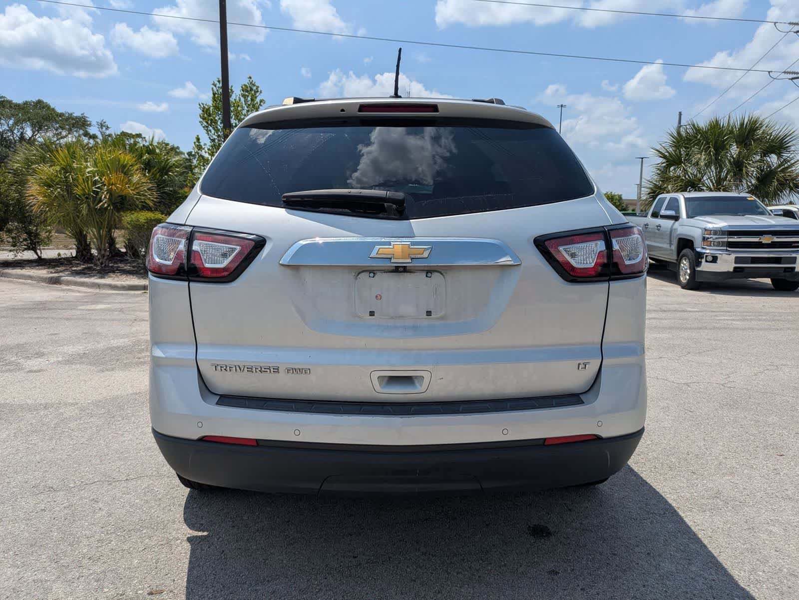 Used 2017 Chevrolet Traverse LT w/ Style and Technology Package AWD/4WD image 5