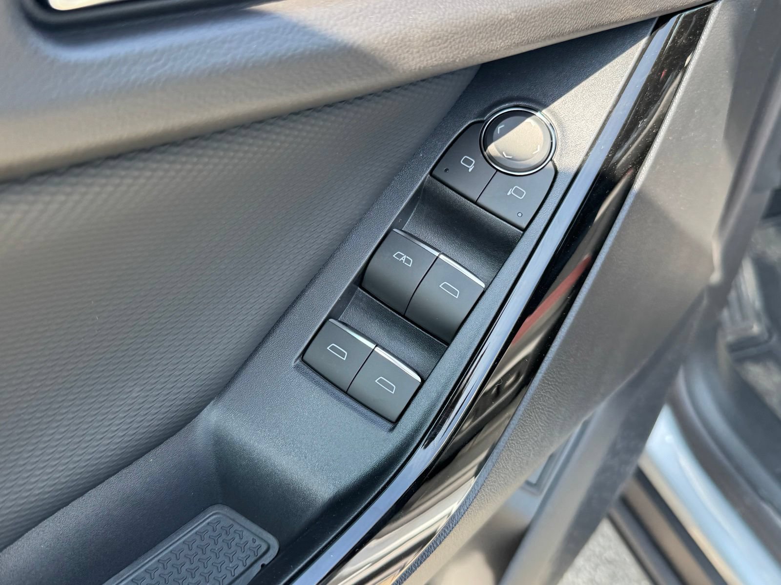 New 2027 Chevrolet Equinox RS AWD/4WD image 12