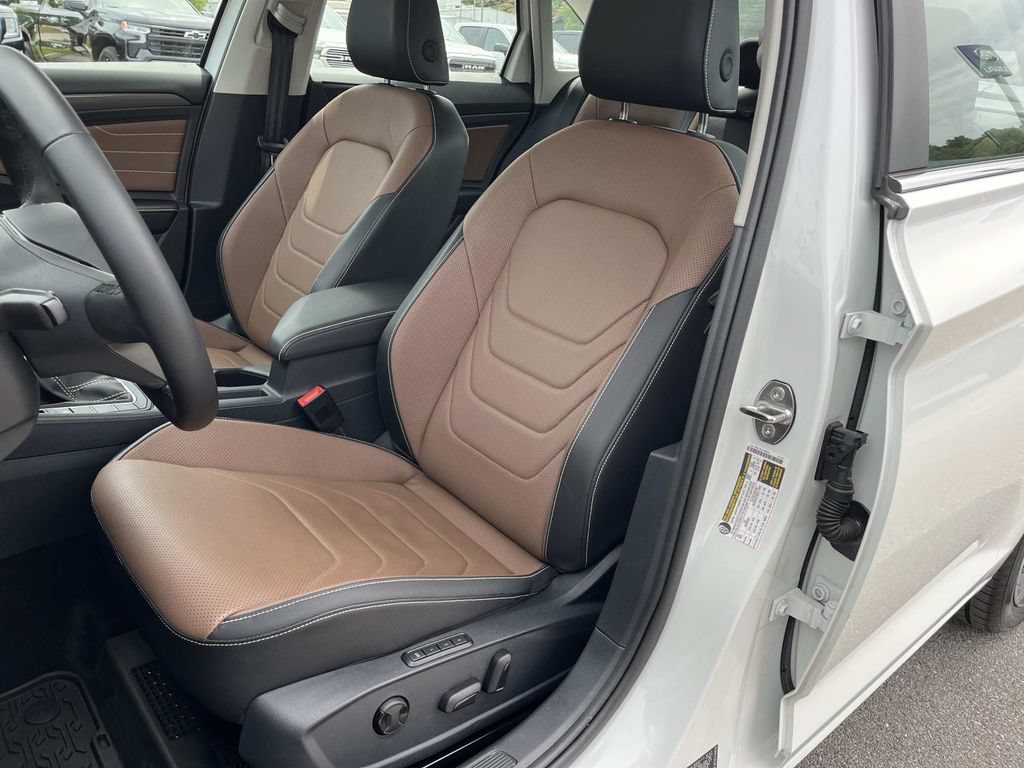 Used 2025 Volkswagen Jetta SEL FWD image 28