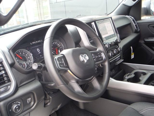 New 2026 RAM 1500 Express AWD/4WD image 16