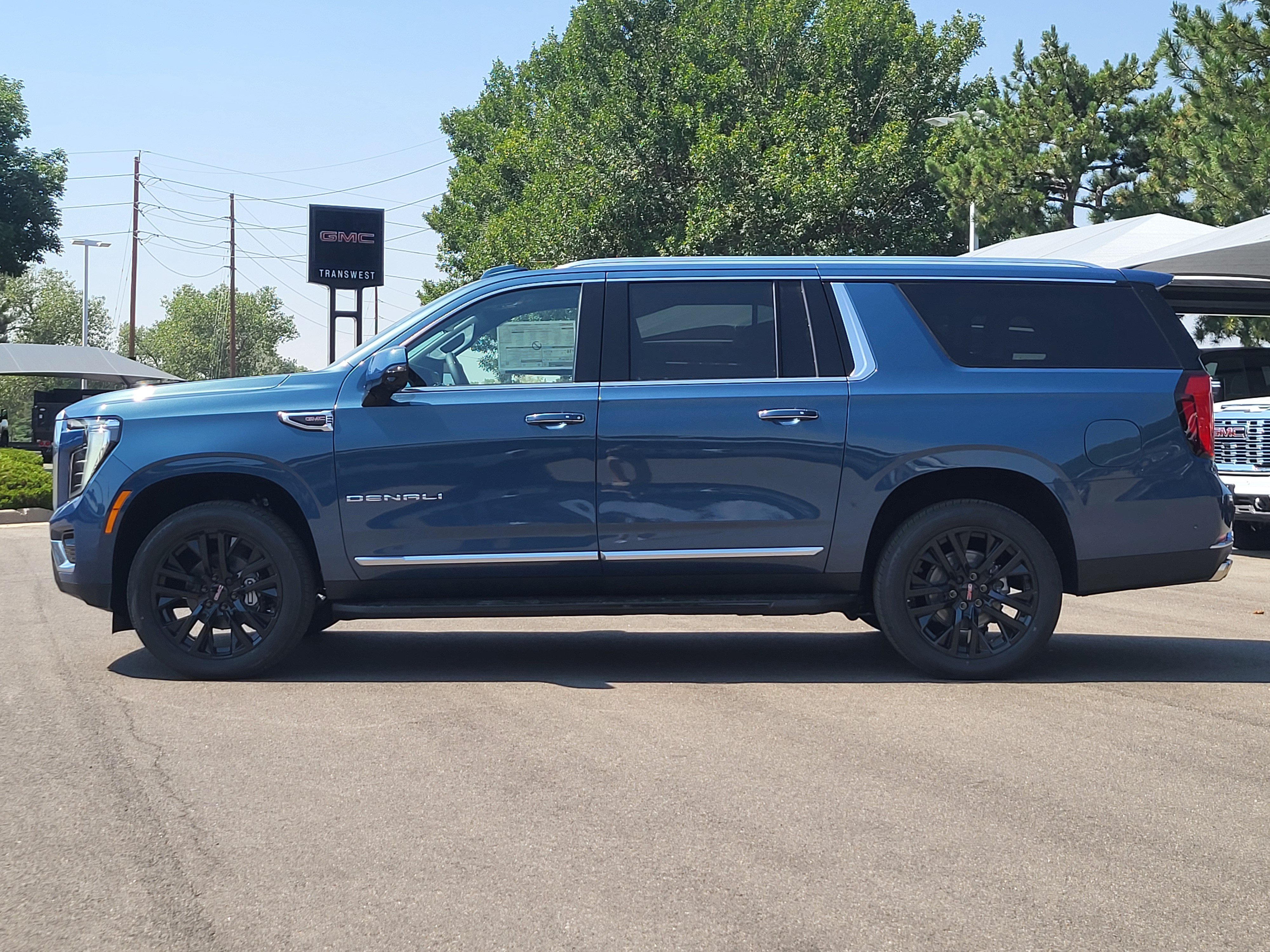 New 2026 GMC Yukon XL Denali w/ Advanced Technology Package AWD/4WD image 4