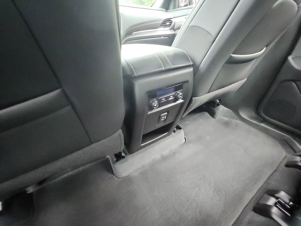 Used 2023 Chevrolet Traverse LT w/ Midnight/Sport Edition image 25