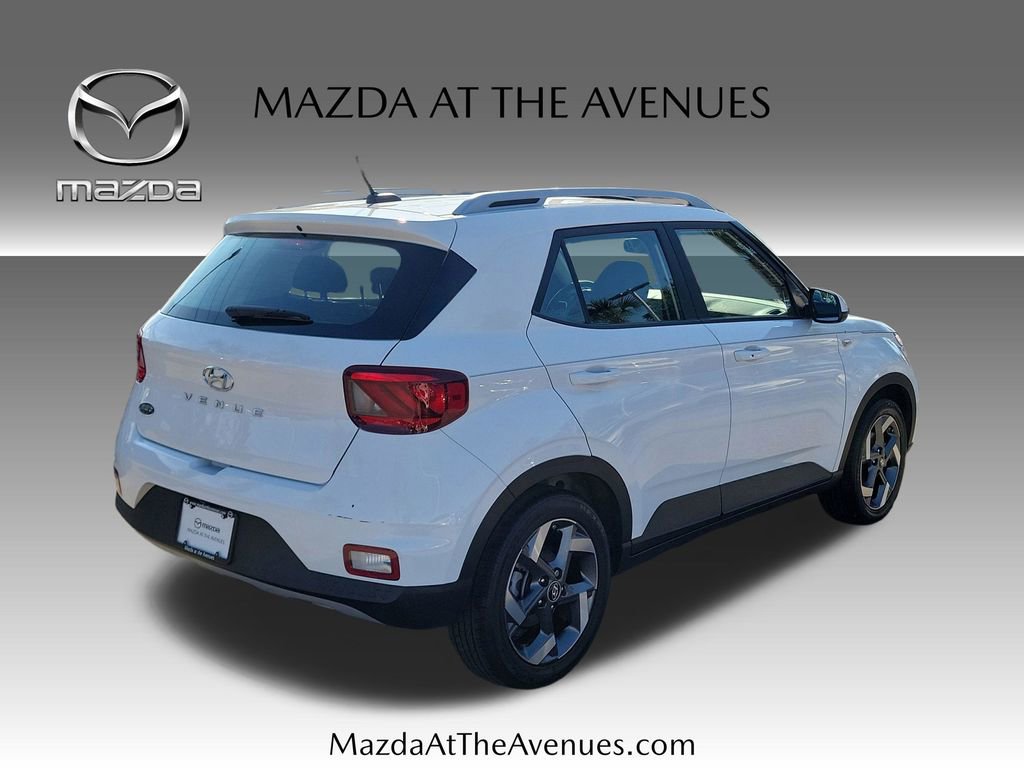 Used 2024 Hyundai Venue SEL FWD video 4
