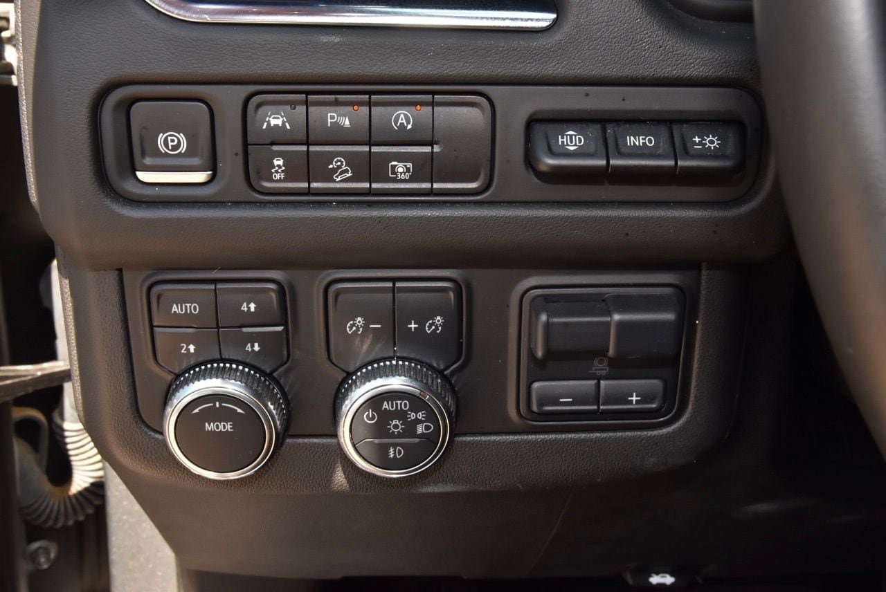 Used 2024 GMC Yukon AT4 w/ Technology Package AWD/4WD image 27