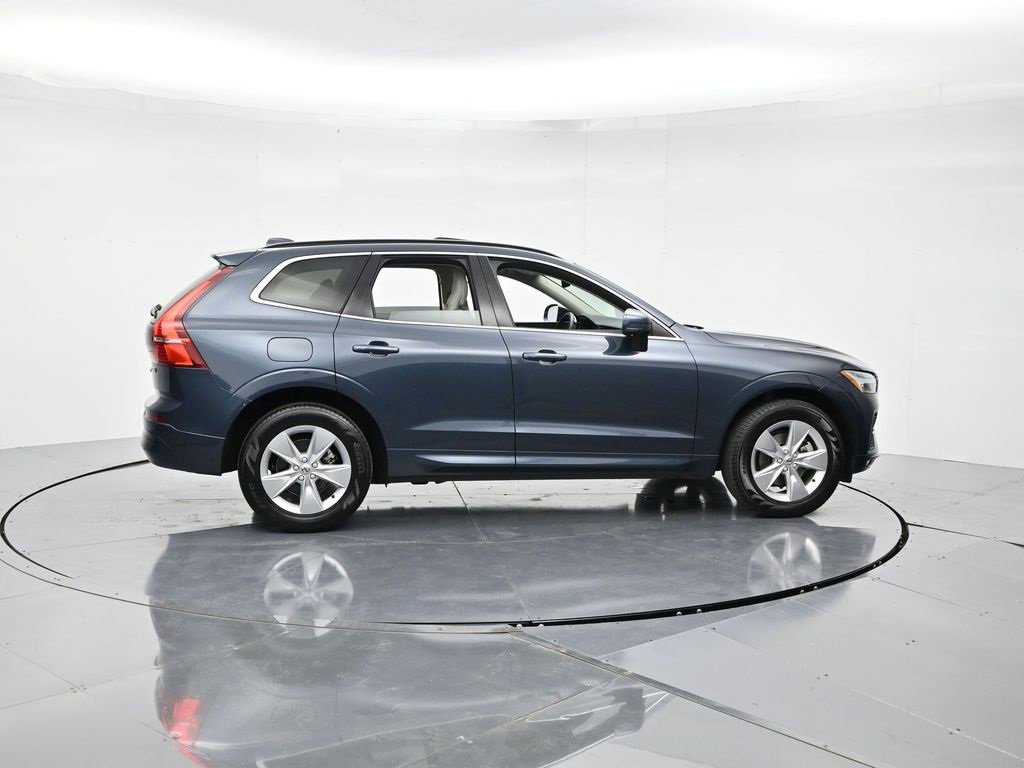 Used 2022 Volvo XC60 B5 Momentum video 3