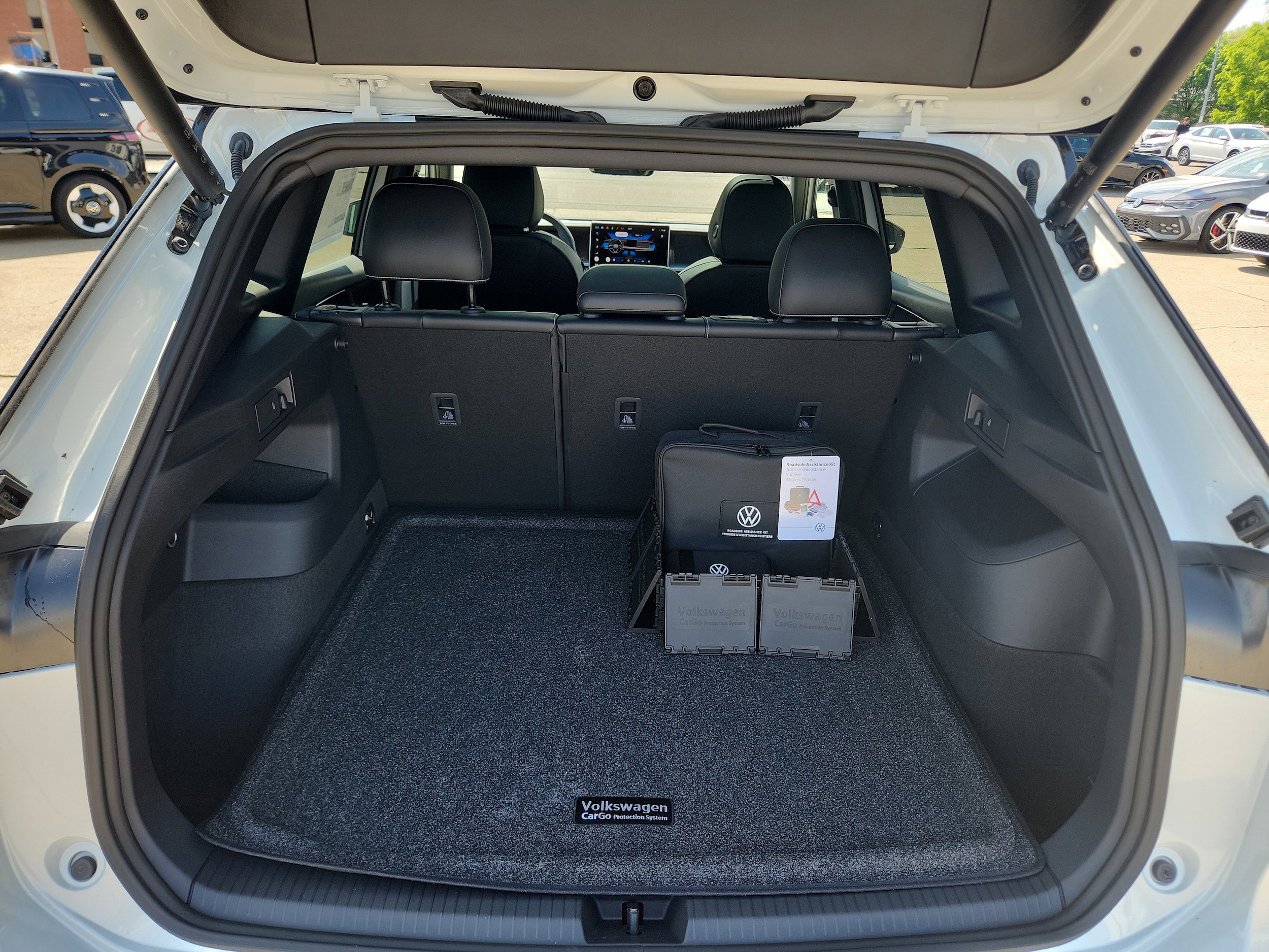 New 2026 Volkswagen Tiguan SE R-Line AWD/4WD image 10