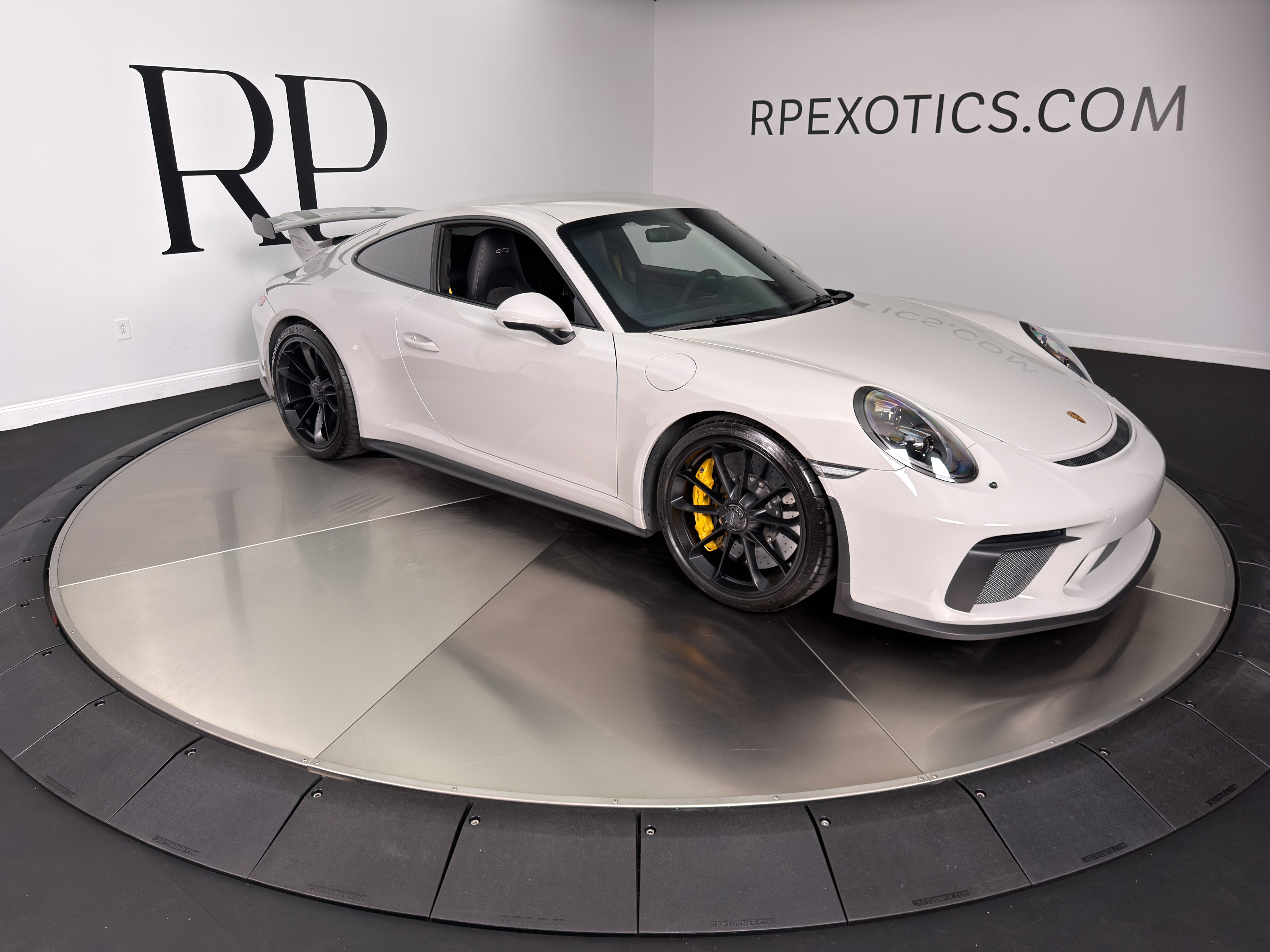 Used 2018 Porsche 911 GT3 RWD image 8