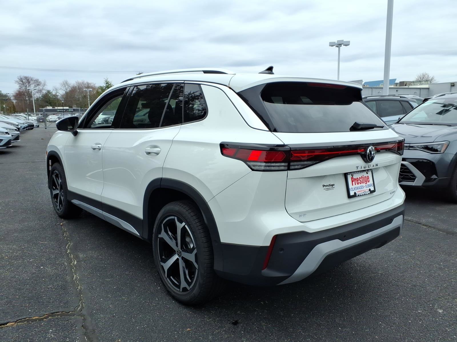 New 2025 Volkswagen Tiguan SE image 3