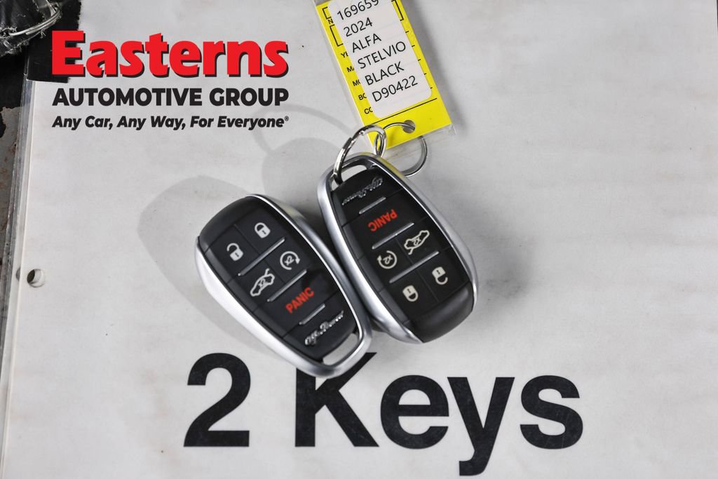 Used 2024 Alfa Romeo Stelvio Sprint image 25