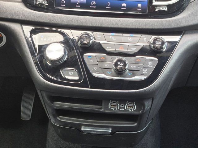 Used 2025 Chrysler Pacifica Select FWD image 17