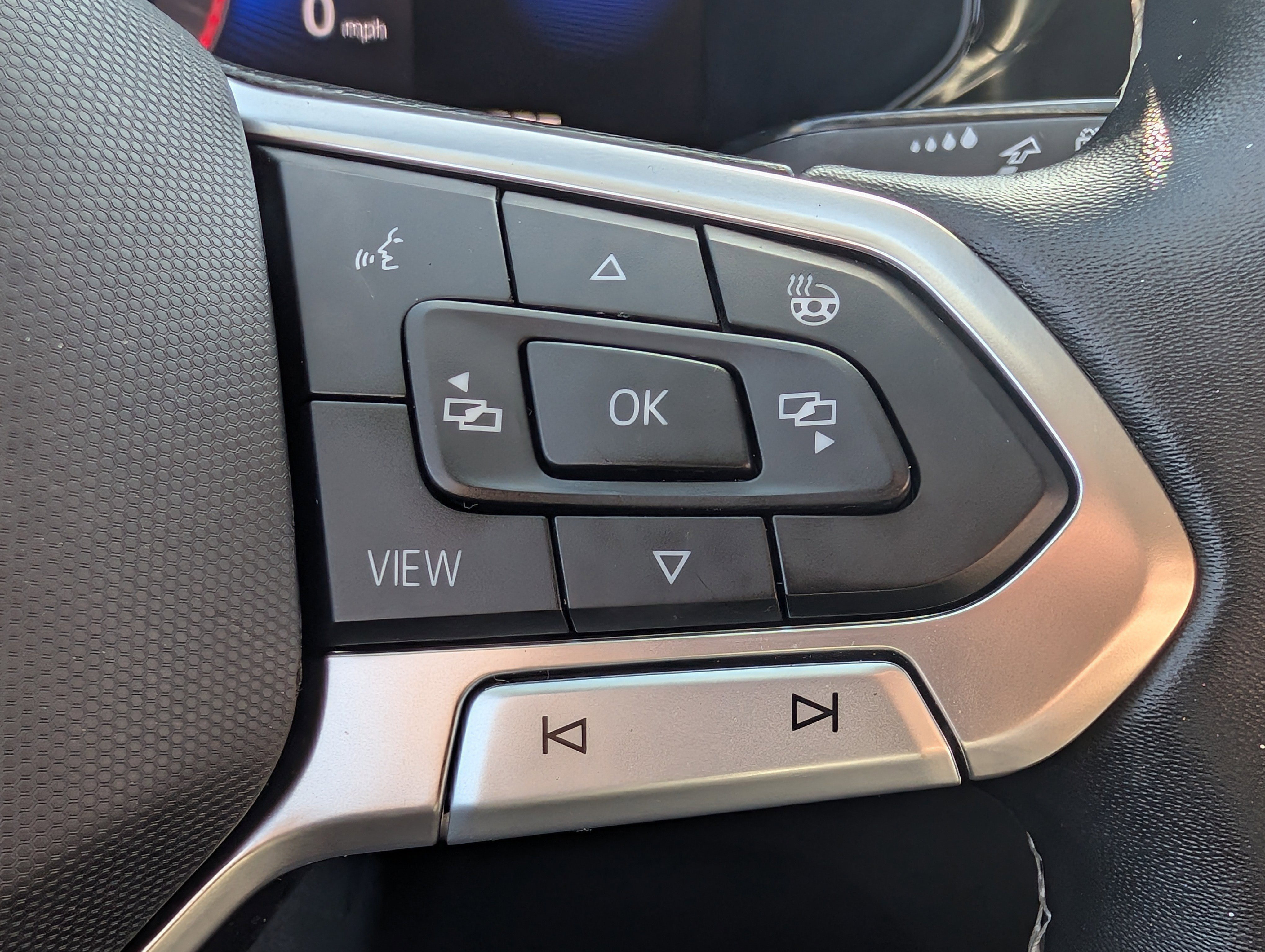 Used 2023 Volkswagen Taos SE w/ Panoramic Sunroof Package image 25