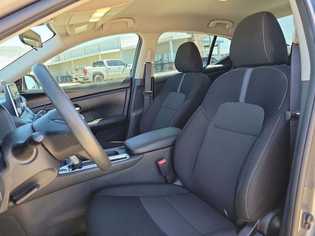Used 2025 Nissan Sentra SV FWD image 11