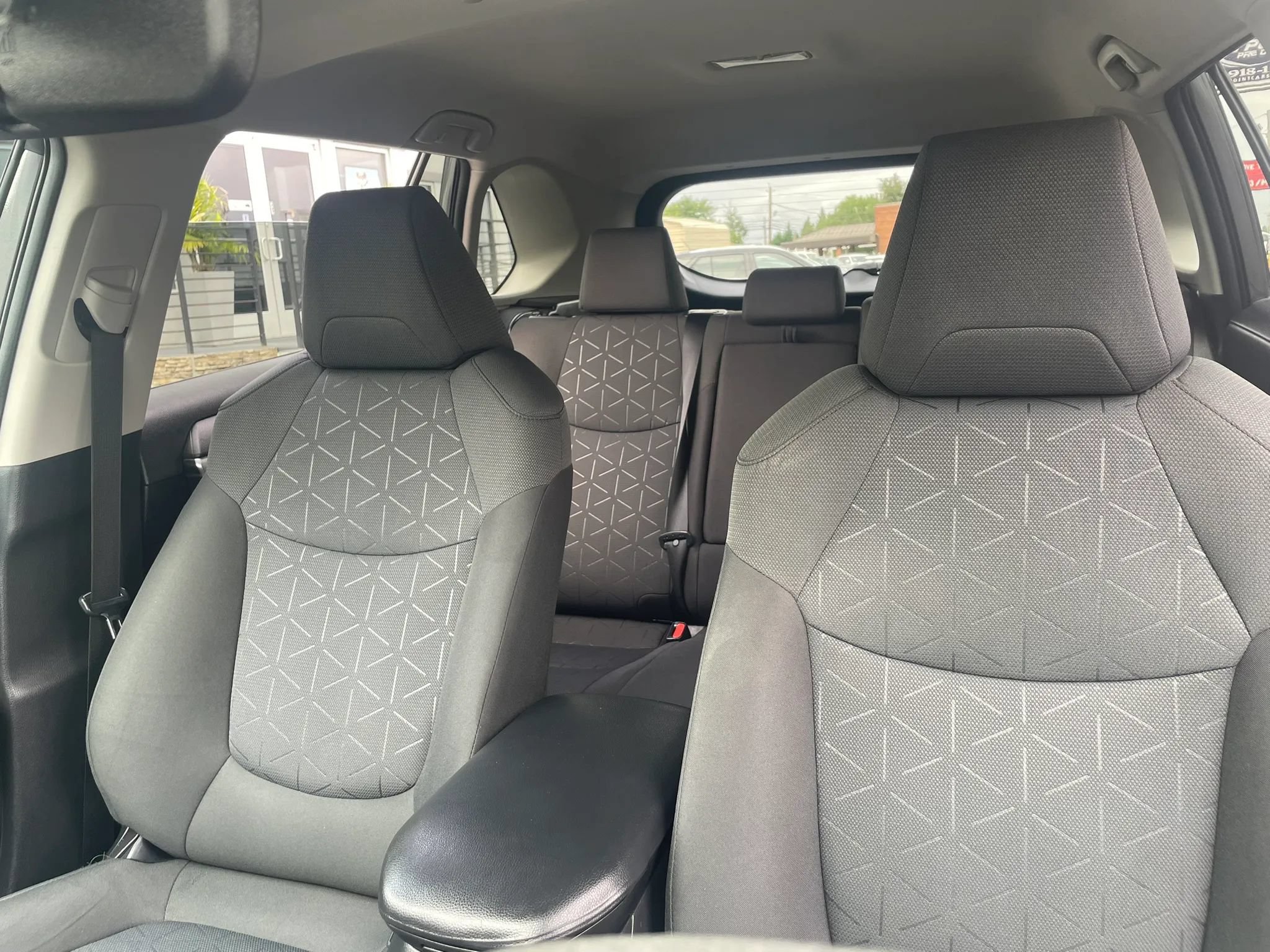 Used 2021 Toyota RAV4 XLE AWD/4WD image 14