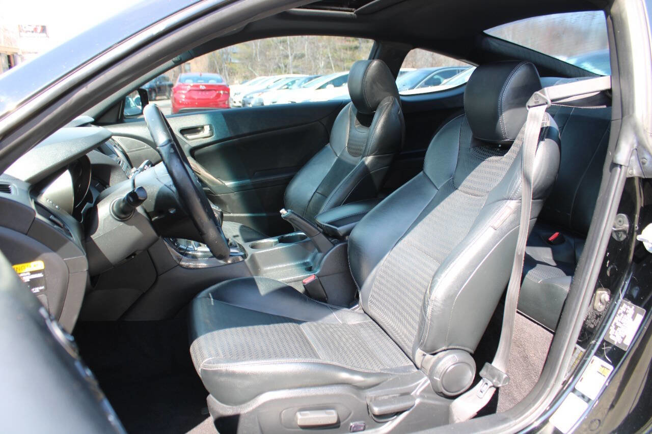 Used 2013 Hyundai Genesis 3.8 image 25