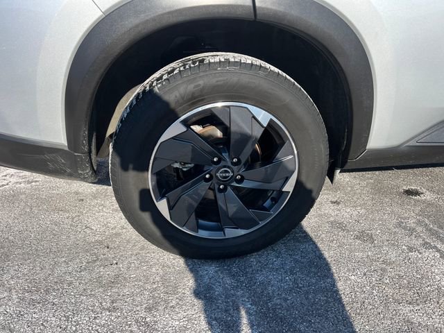 Used 2024 Nissan Rogue SV image 13