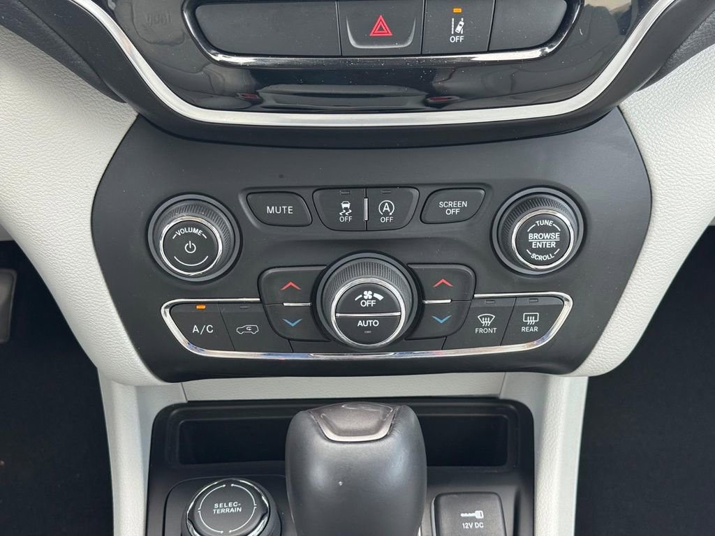 Used 2022 Jeep Cherokee Limited w/ Elite Package AWD/4WD image 18