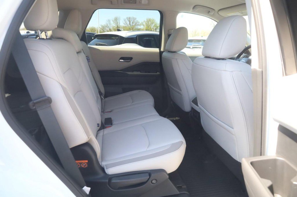 New 2026 Nissan Pathfinder SL image 22