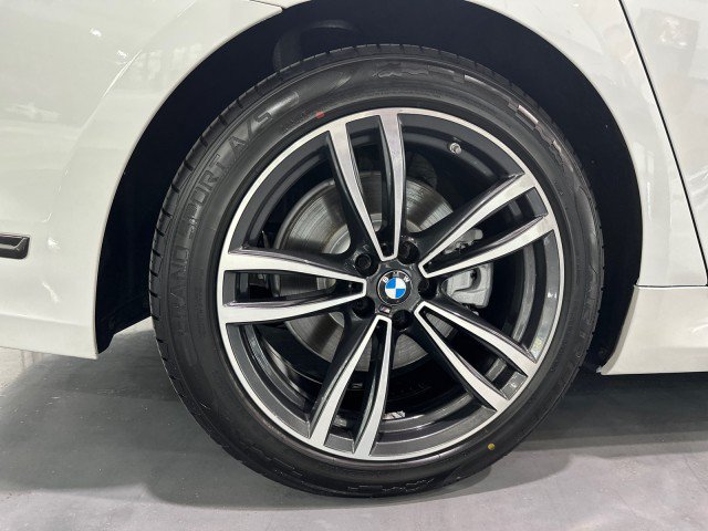 Used 2020 BMW 745e xDrive AWD/4WD image 8
