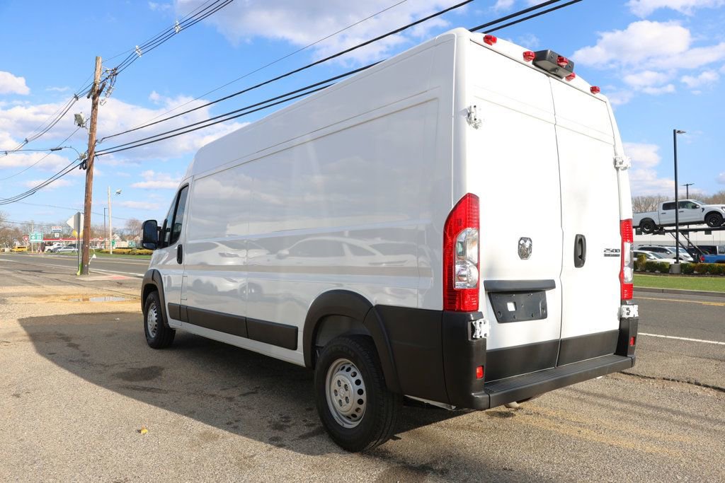 Used 2024 RAM ProMaster 2500 w/ Convenience Group FWD image 3