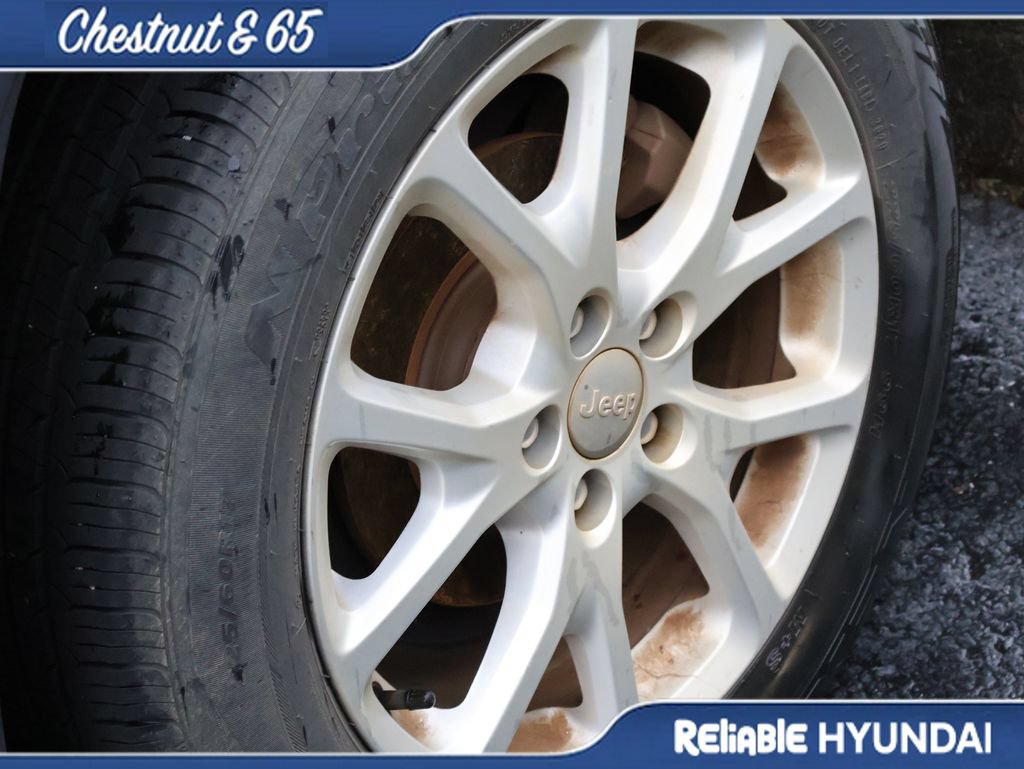Used 2016 Jeep Cherokee Sport FWD image 24