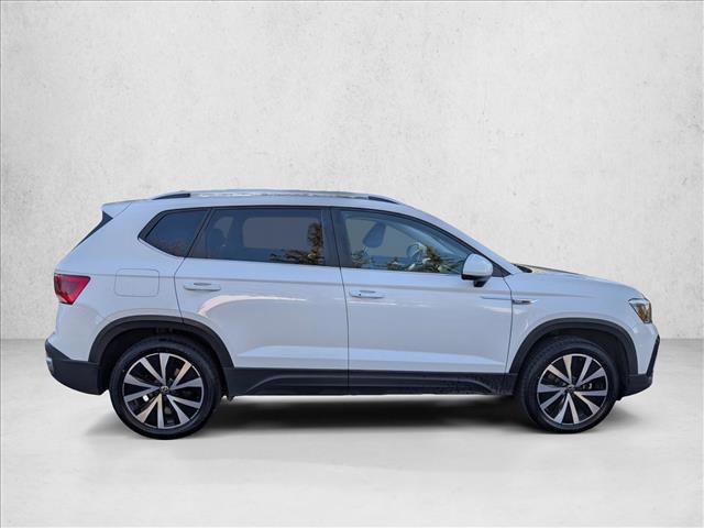 Used 2023 Volkswagen Taos SE image 4