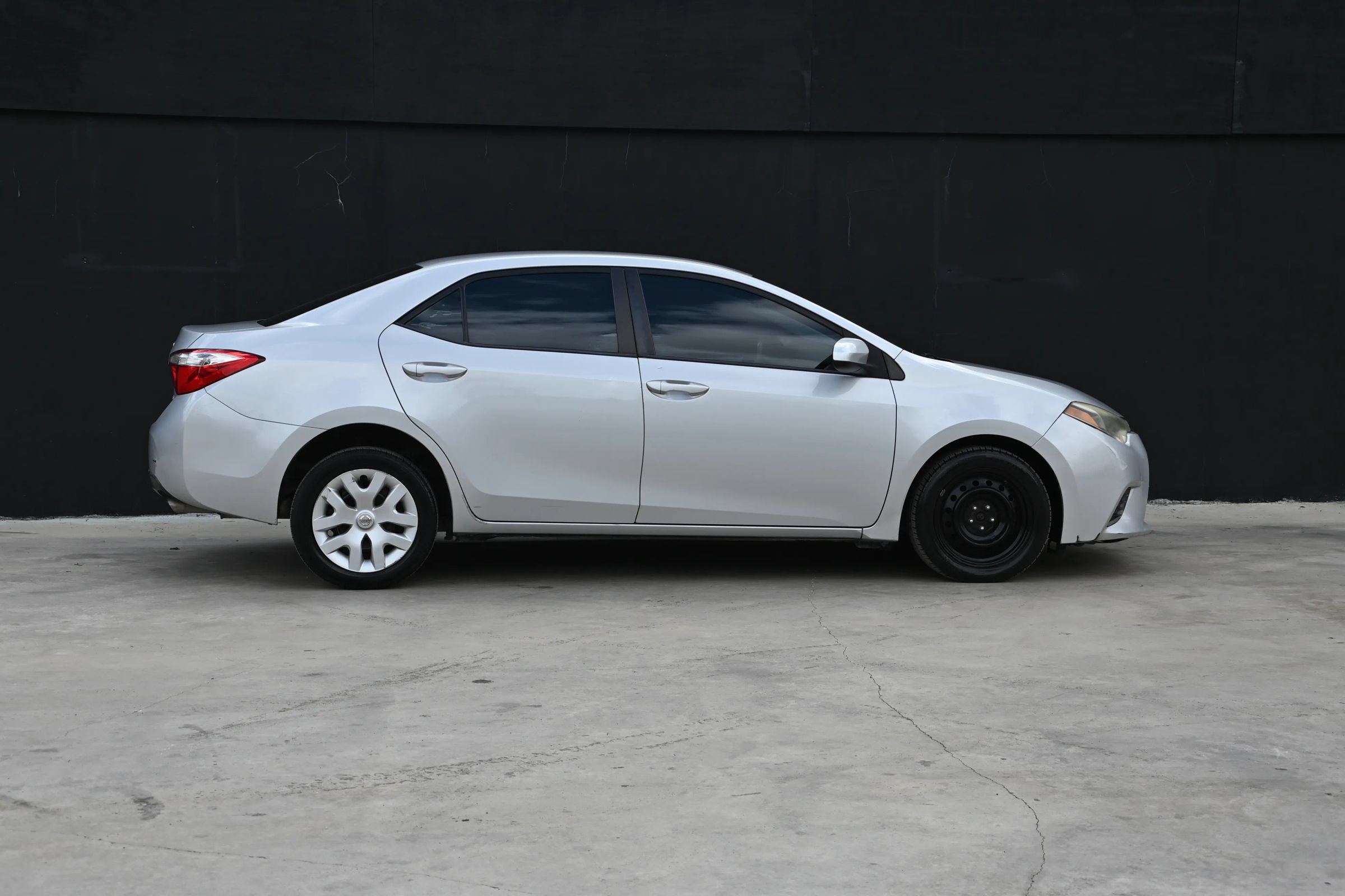 Used 2015 Toyota Corolla LE FWD image 7