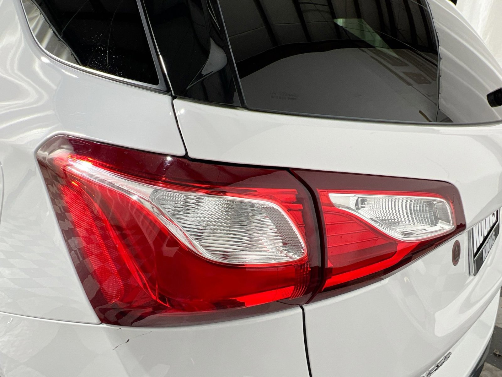 Used 2019 Chevrolet Equinox Premier image 16