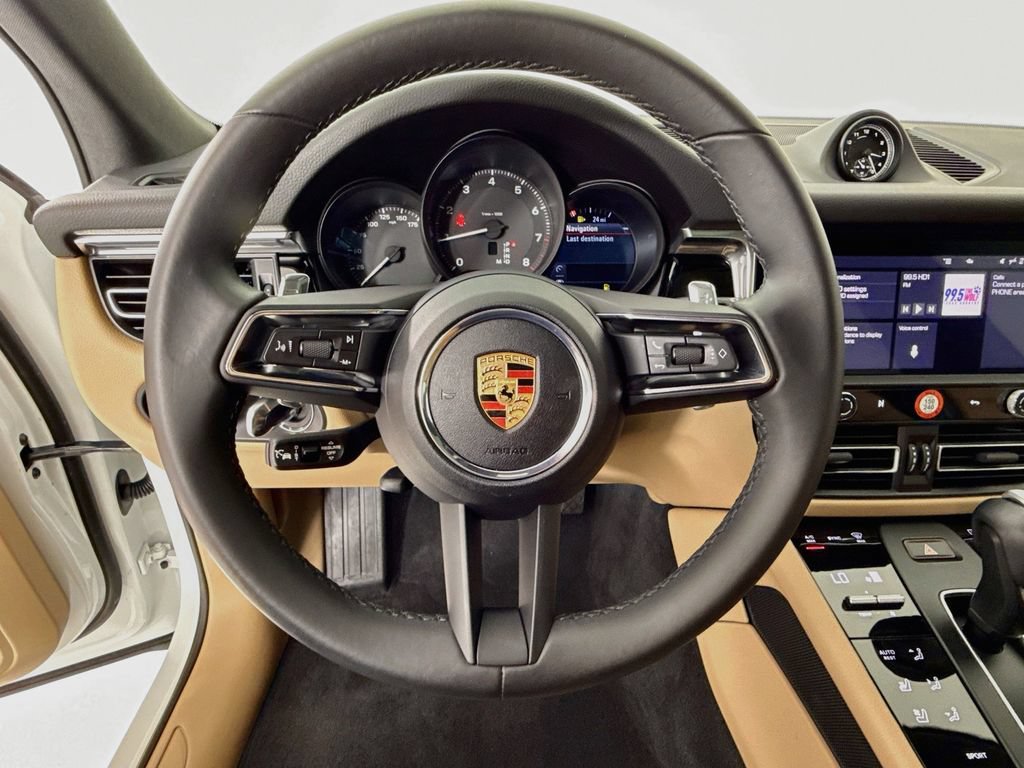 Certified 2025 Porsche Macan AWD/4WD image 15