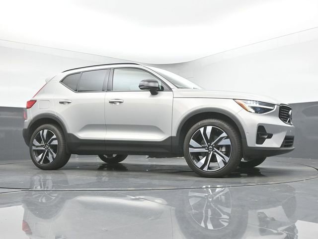 Used 2024 Volvo XC40 B5 Plus w/ Protection Package Premier image 35