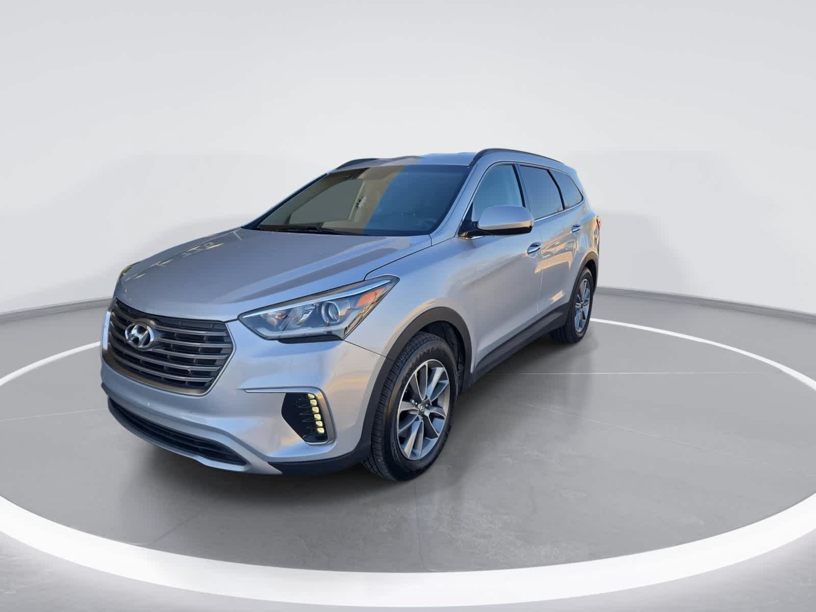 Used 2019 Hyundai Santa Fe XL SE FWD image 4