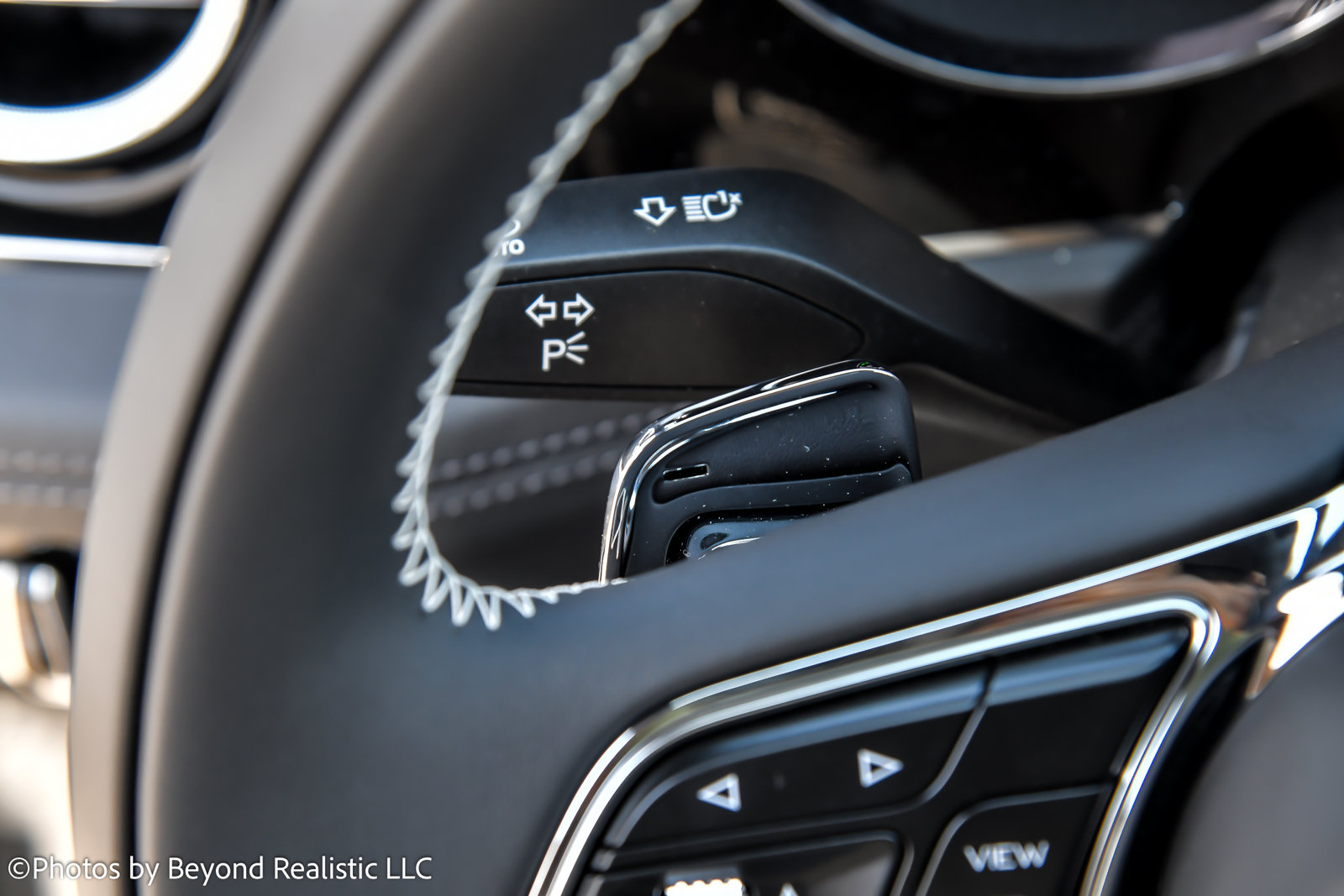 Certified 2023 Bentley Bentayga Plug-In Hybrid AWD/4WD image 39