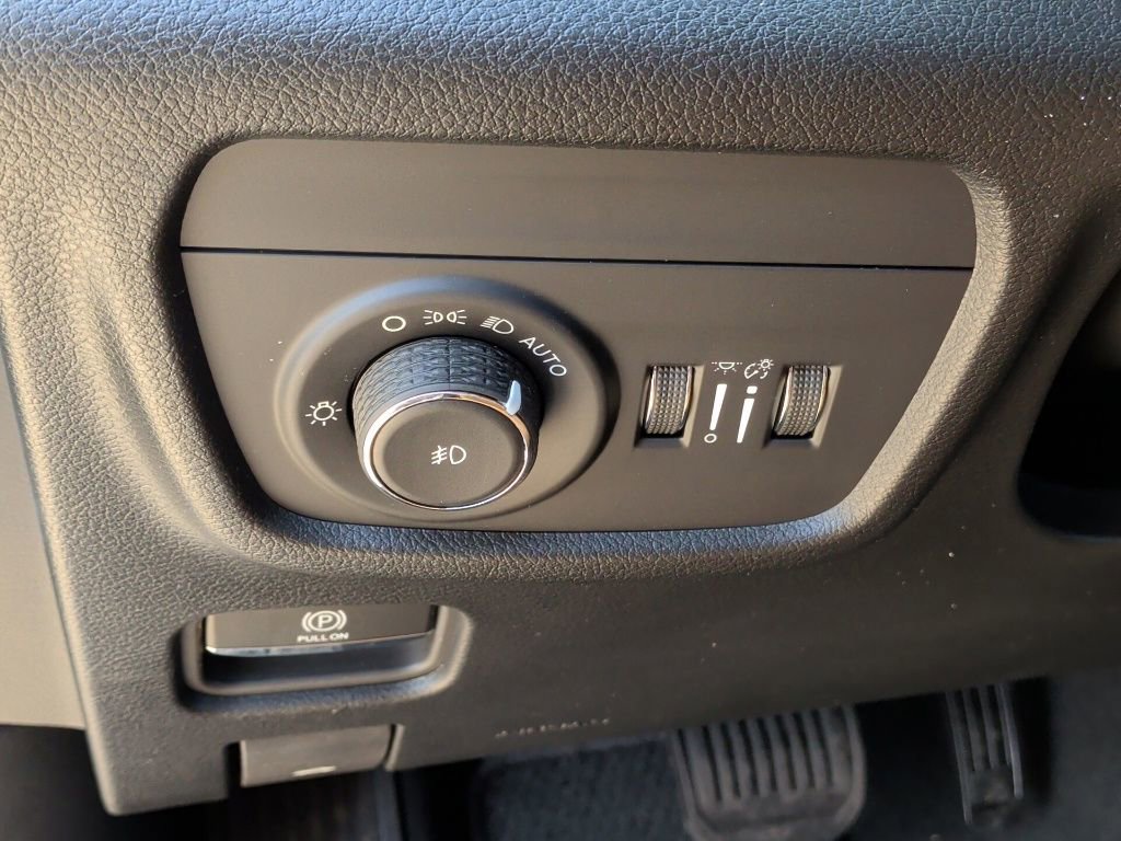 New 2025 Jeep Grand Cherokee Summit image 16