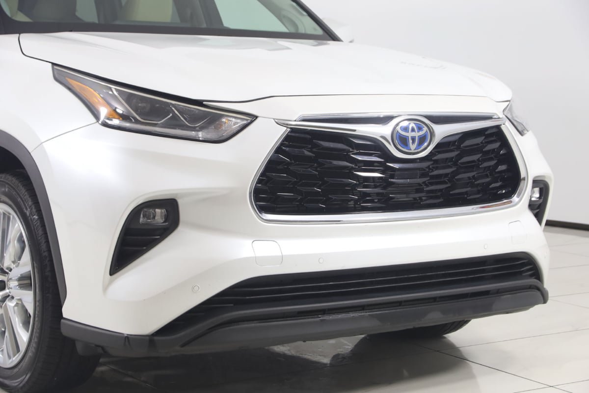 Used 2023 Toyota Highlander Limited AWD/4WD image 31