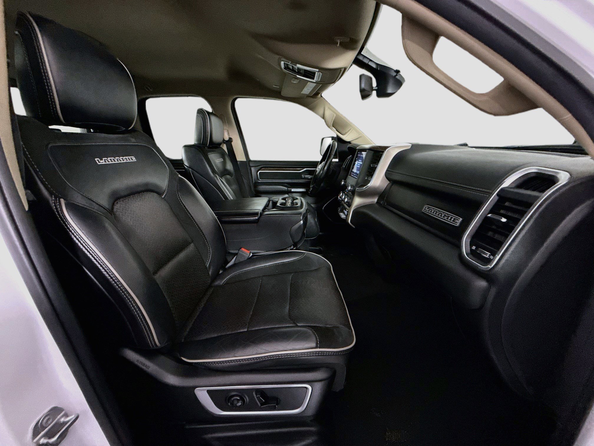 Used 2019 RAM 1500 Laramie AWD/4WD image 29