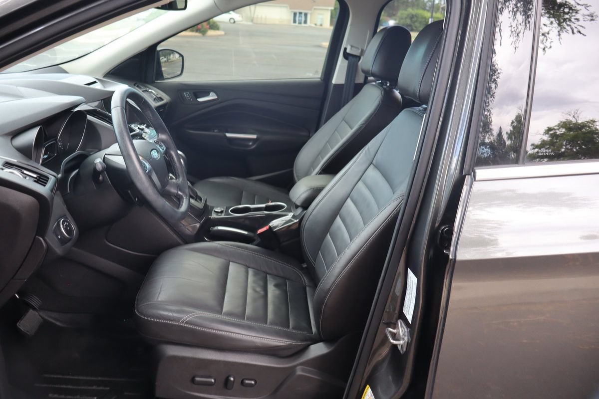 Used 2015 Ford Escape Titanium w/ Equipment Group 301A AWD/4WD image 19