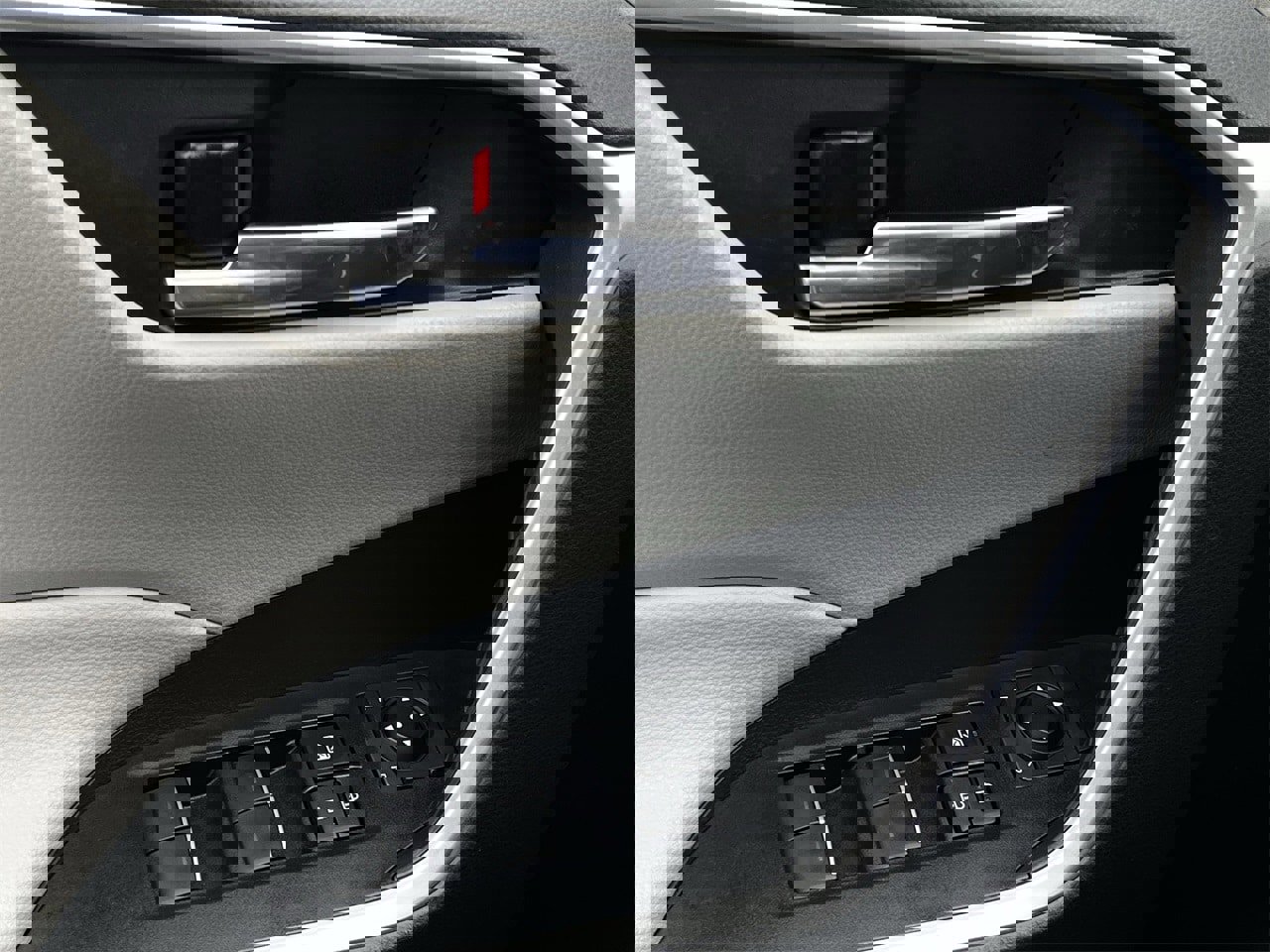 Used 2022 Toyota RAV4 XLE image 21