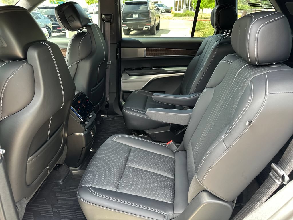 Used 2026 Cadillac Vistiq Sport w/ LPO, Floor Liner Package AWD/4WD image 34