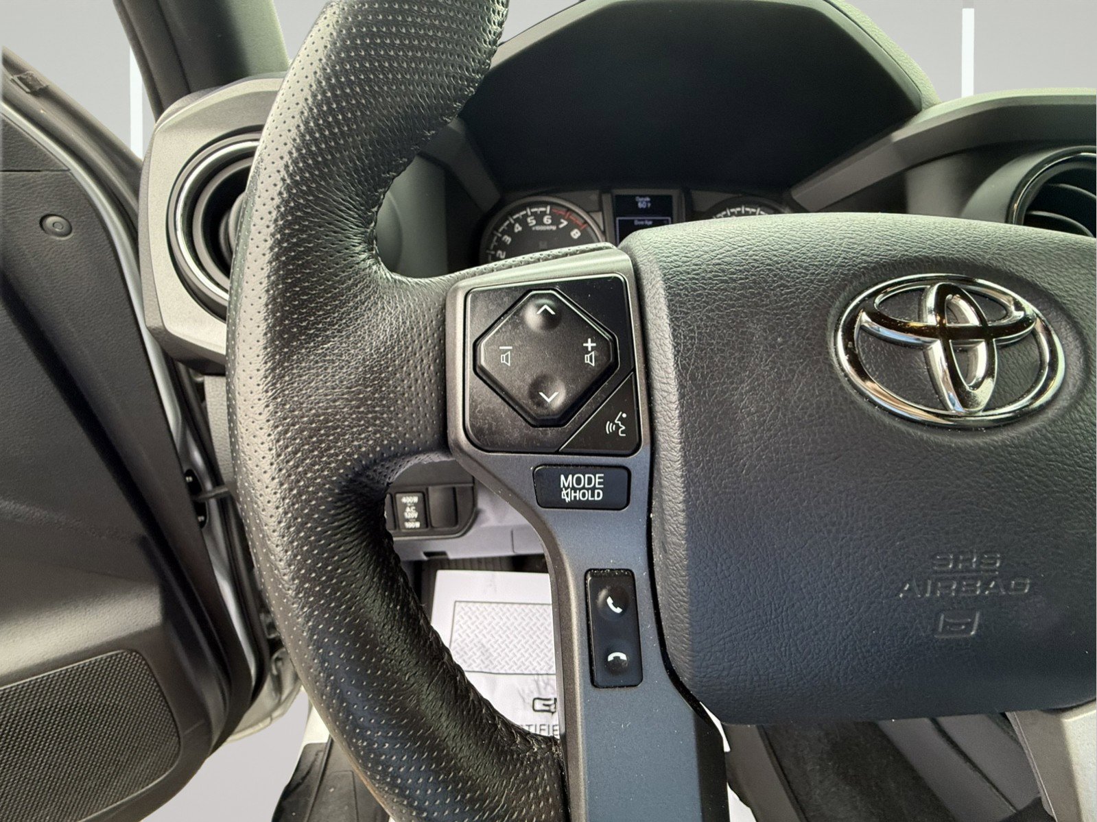 Used 2020 Toyota Tacoma TRD Off-Road image 23