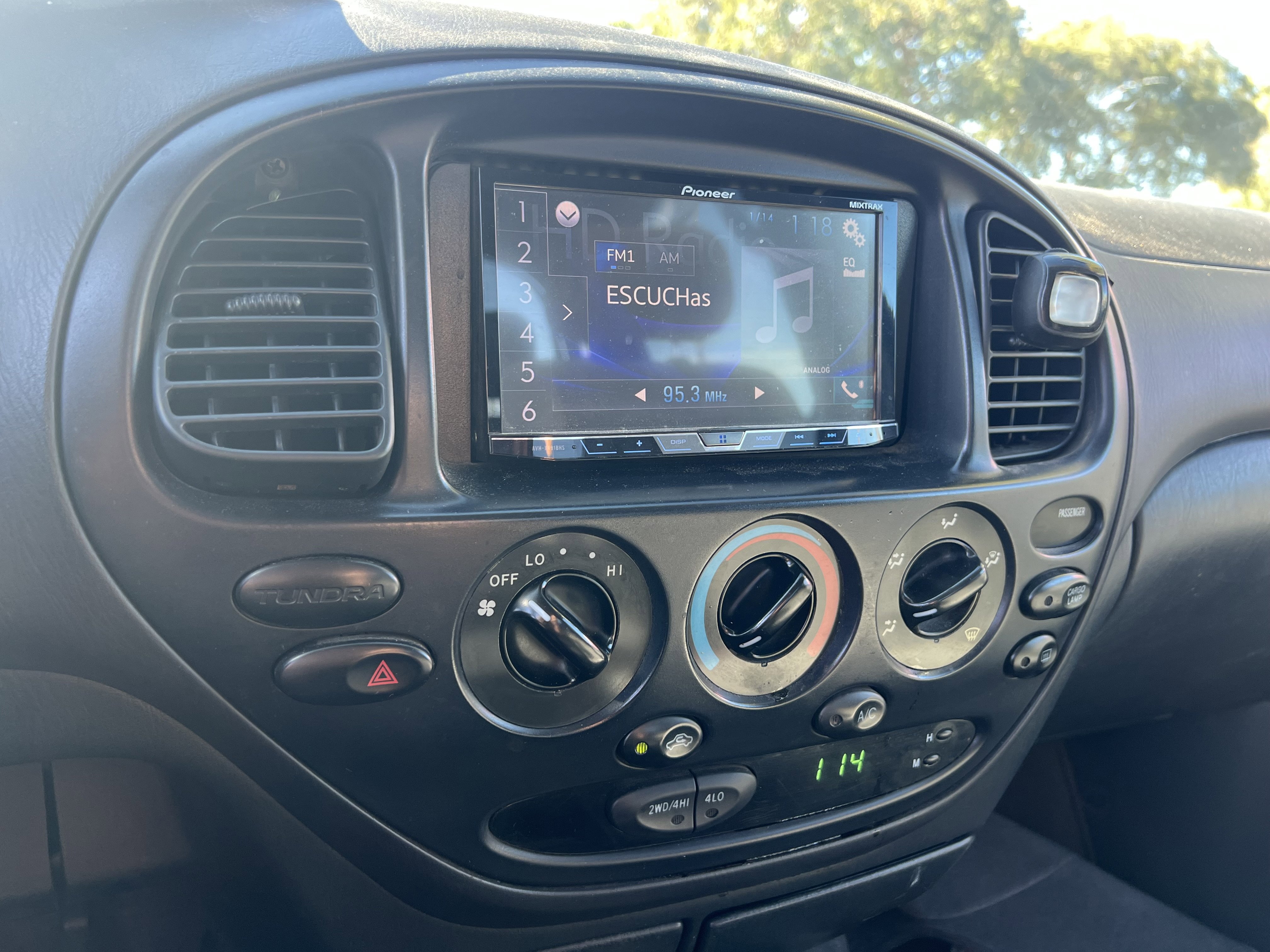 Used 2004 Toyota Tundra Limited image 18