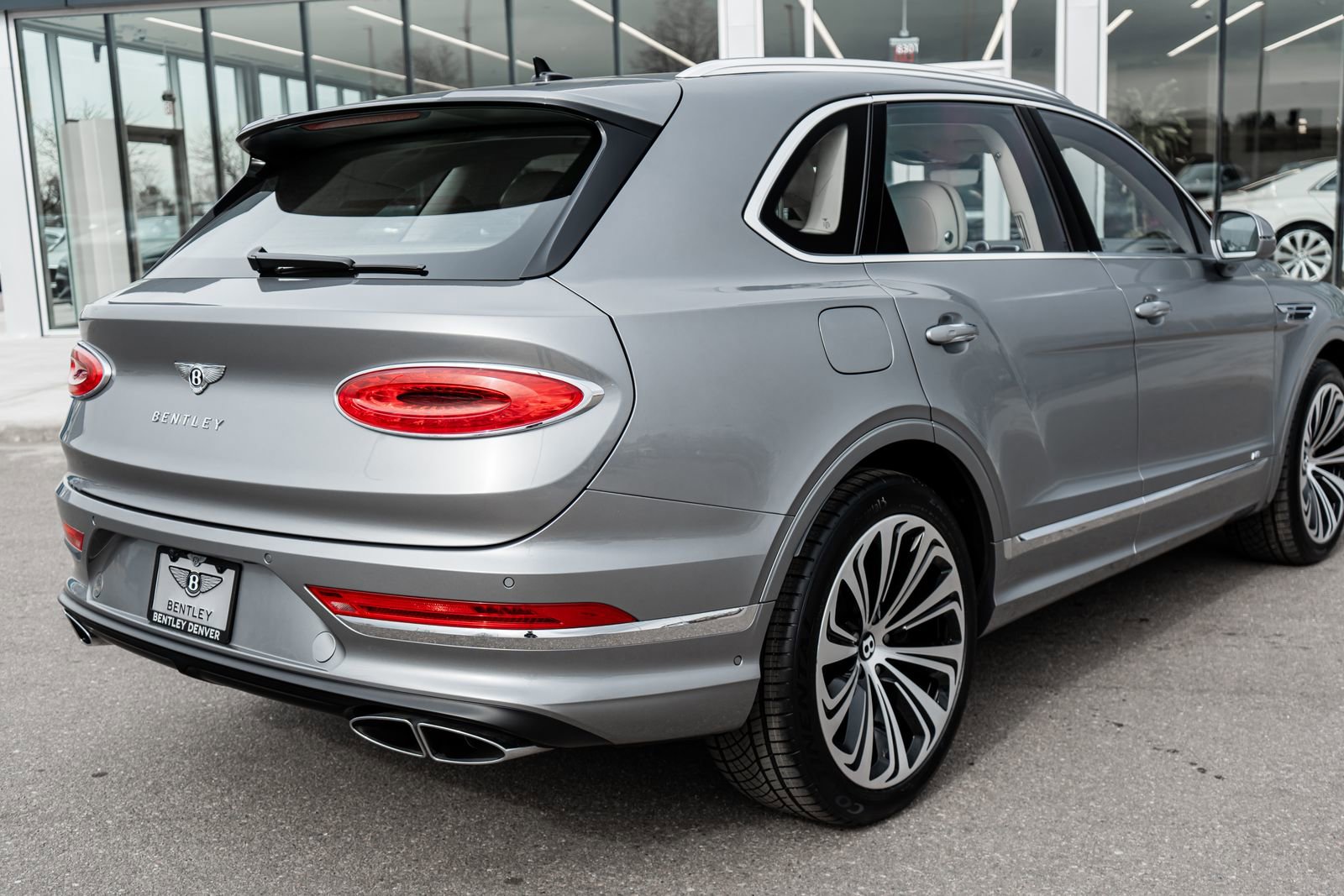 Used 2022 Bentley Bentayga image 13