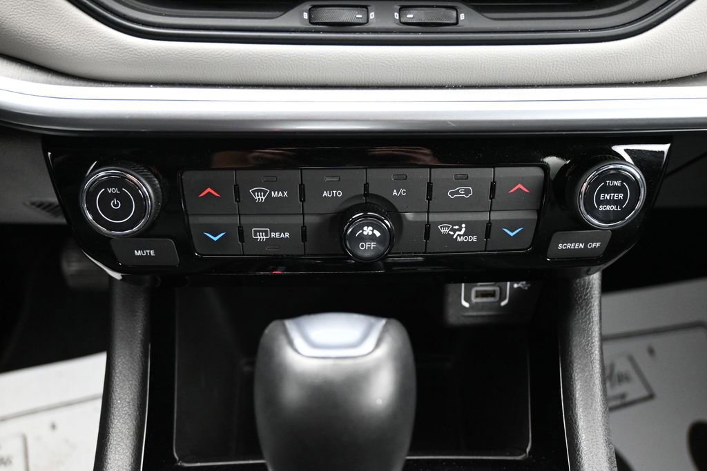 Used 2025 Jeep Compass Limited AWD/4WD image 17