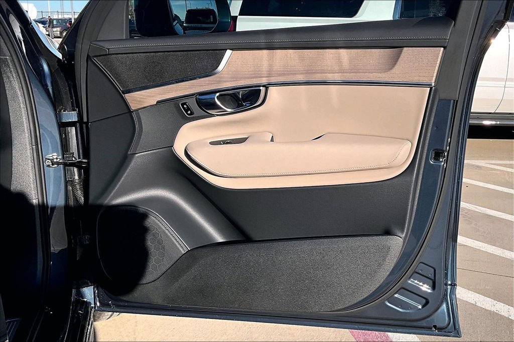New 2026 Volvo XC90 B6 Core AWD/4WD image 11
