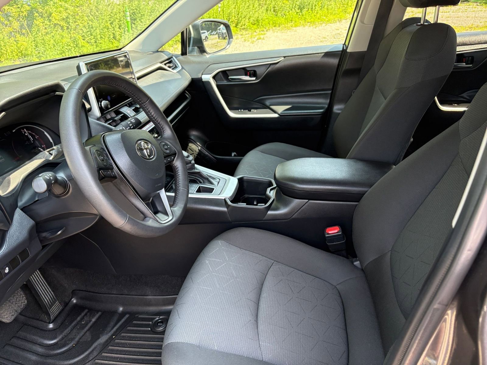 Used 2024 Toyota RAV4 XLE image 27