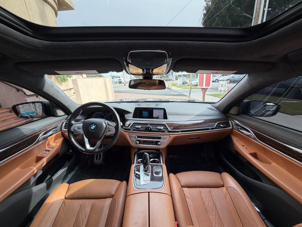 Used 2018 BMW 750i image 6