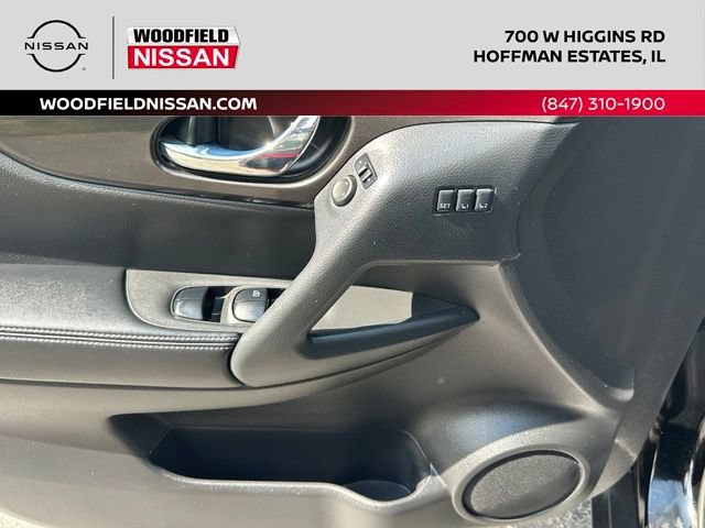 Used 2019 Nissan Rogue SV w/ Sun & Sound Touring Package AWD/4WD image 19